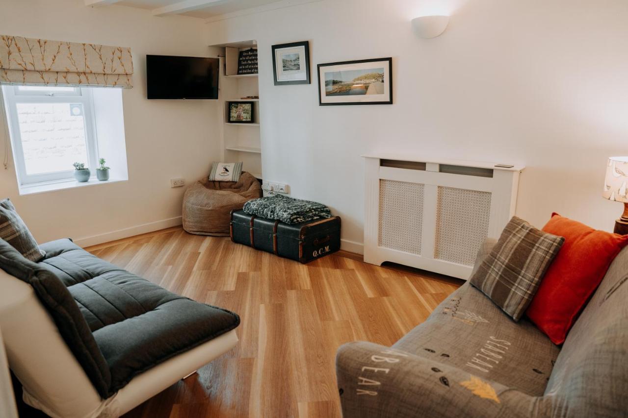 Hamilton Lodge - Cottage Sleeps 8 Fishguard Exterior foto
