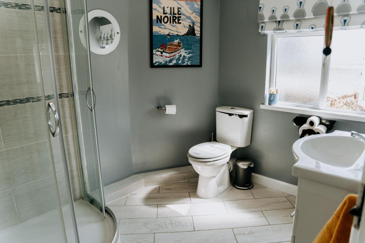 Hamilton Lodge - Cottage Sleeps 8 Fishguard Exterior foto