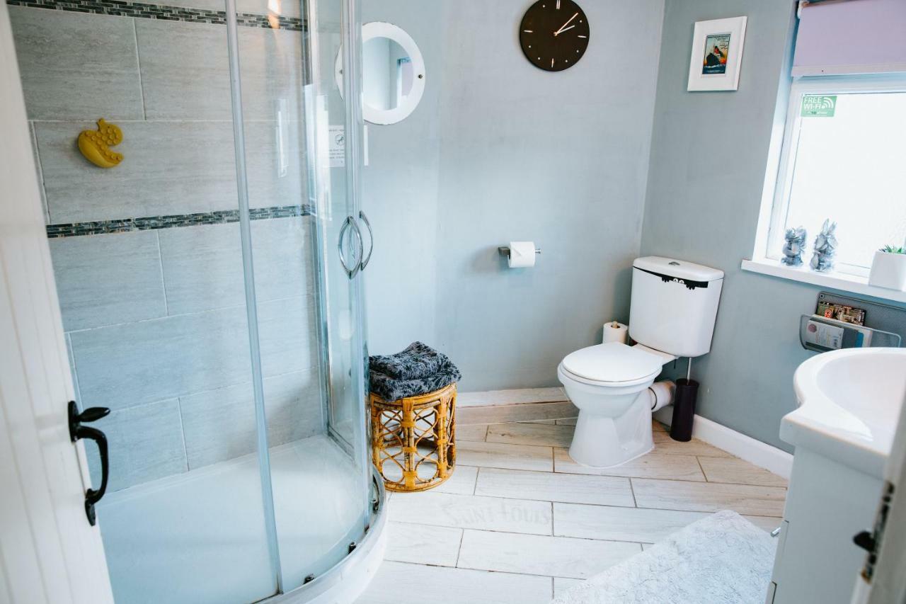 Hamilton Lodge - Cottage Sleeps 8 Fishguard Exterior foto